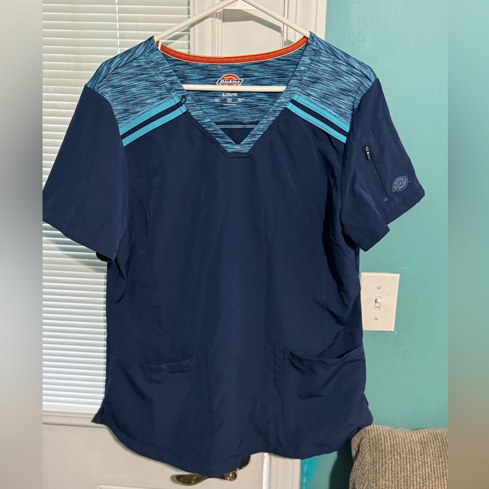 🌵 Women’s Dickies scrub top